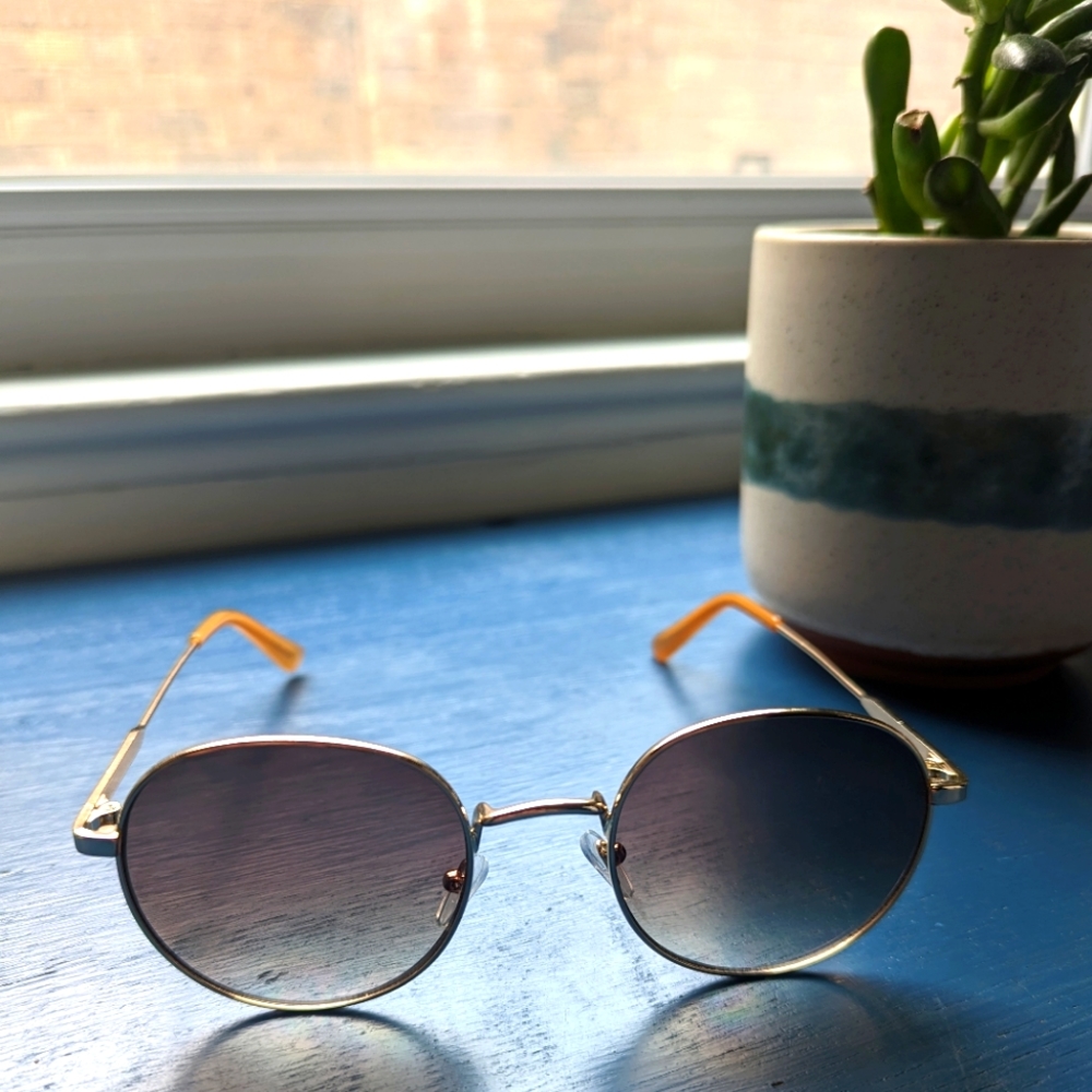 Metallic frame round sunglasses